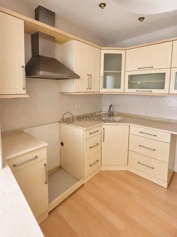 İnci Yıldırım'dan Ulugazinin Merkezinde | Kiralık 2+1 2