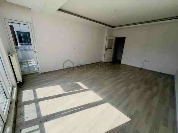 Yağmur Emlaktan Ara Kat Güney Cephe Cam Balkonlu 3+1 Daire 1