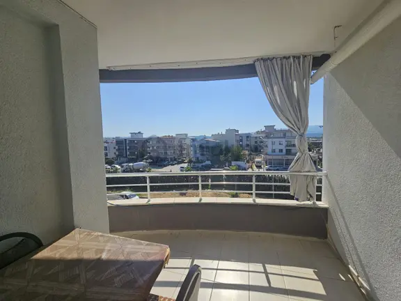 Menderes Merkez'de Havuzlu Site İçinde Satılık 130 M2 3+1 Daire 2