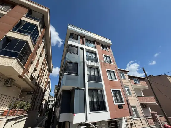 Yakuplu'da Metrobüse Yakın Asansörlü 2+1 Kiralık Daire 1