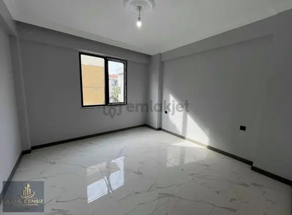 Serdivan Vatan Mah. Kapalı Otoparklı Kilerli 2+1 105 M2 Daire 2