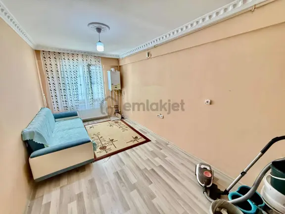 Avantaj'dan Şok! Küçük Kayaşta Cadde Dibi Kat Konumlu Yapılı 1+1 1