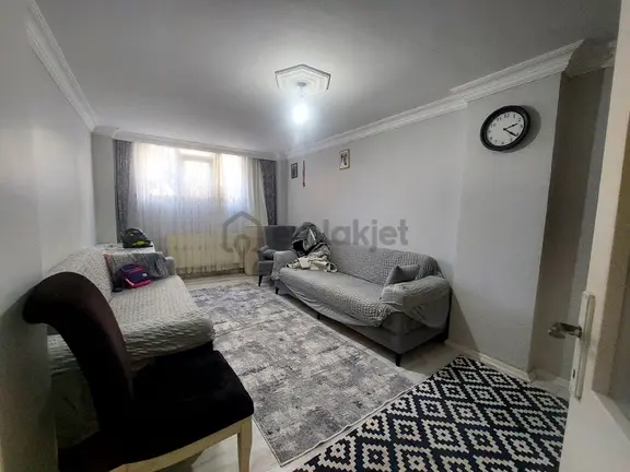 Gaziosmanpaşa Küçükköy Beşyol De Acil Satılık Yüksek Bahçekat Kat 2+1 95 M2 1
