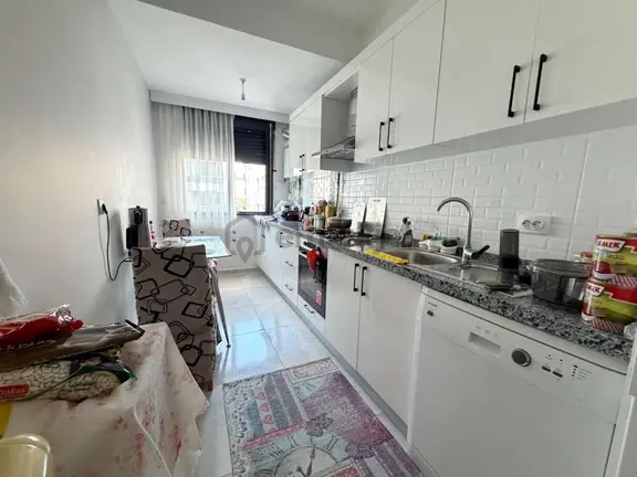 Kaçmaz'dan Küçükyalı'da Ayrı Mutfaklı Ön Cepheli 2 Banyolu 2+1 2