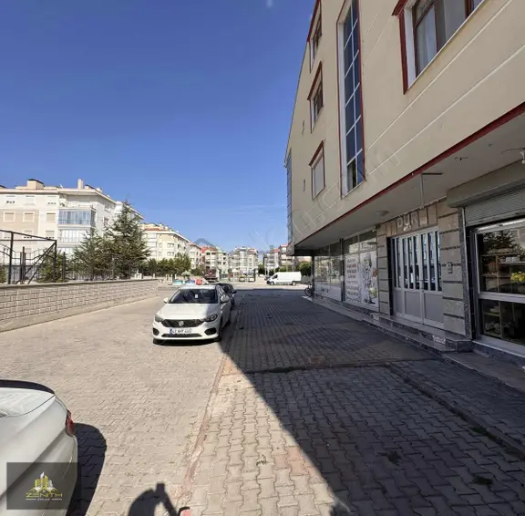 Zenith'den Yazır'da Yüksek Kira Getirili Satılık Dükkan 2