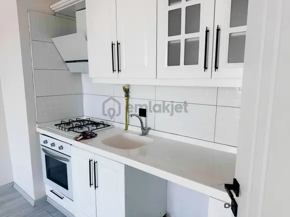 Büyük Geniş Ferah 1+1 Asansörlü Doğalgazlı Kiralık Daire 1