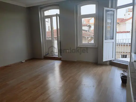 Taksim Sıra Selviler Üzerinde 4+1 Ev-ofise Uygun Kiralık Daire 2