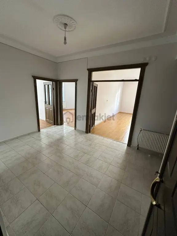 Akalan Eml’tan Kiralık 4 + 1 Daire 2