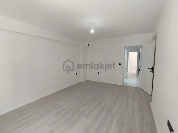Esentepe Mahallesinde Ferah Ve Geniş Daire 2