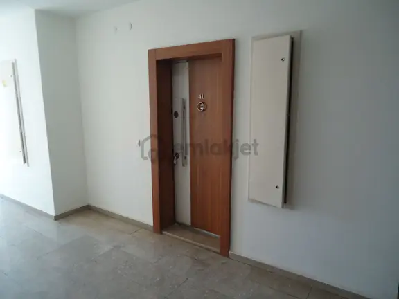 Krc'den Merkezi Konumda Katta Kiralık 3+1 Daire 2