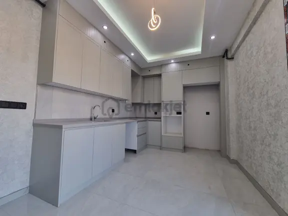Erkuş Tan Şemiklerde Geniş Ebeveyn Banyolu Geniş Balkonlu 2+1 1