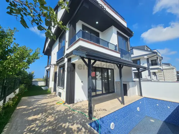 Deniz'den 4+1 Müstakil Parsel, Havuzlu Lüks Villa 1
