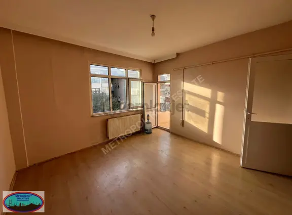 Kağıthane Talatpaşa'da Metrobüse Yakın 2+1 Kiralık Daire 90m² 1
