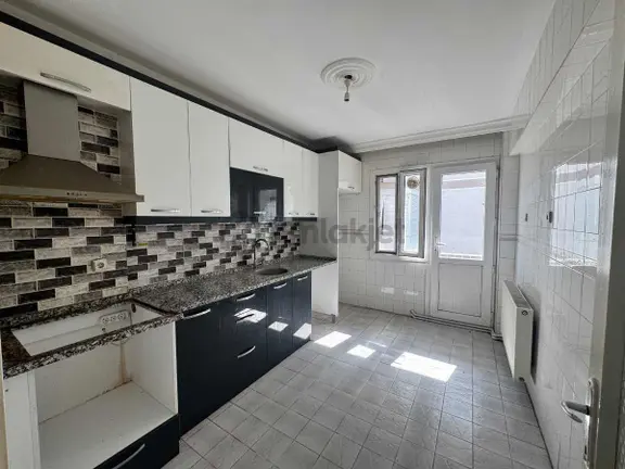 Menemen Esatpaşa’da 3+1 | 105 M2 Doğal Gazlı Kıralık Daıre 1