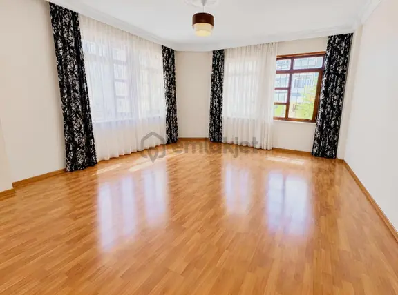 Kabil Caddesi Yakını Bakımlı 3+1 Y.giriş Ön Otoparklı 1