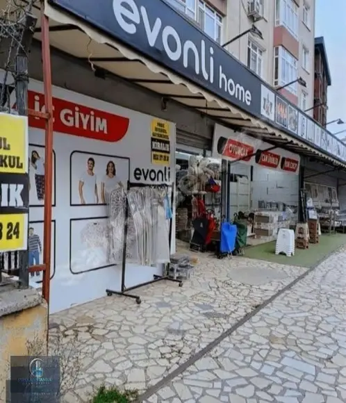 Yaya Trafiğinin Yogun Oldugu Bölgede Cadde Üzerinde Kiralık 2