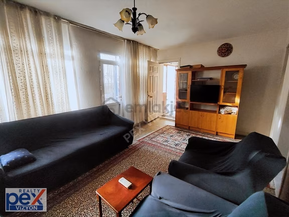 Karabağlar'da 2+1 Eşyalı Kiralık Daire 2