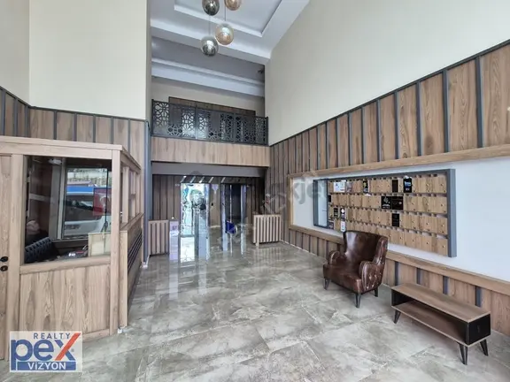 Serhat Kavşakta Alc Plazada 108 M2 Yapılı Kiralık Ofis 2