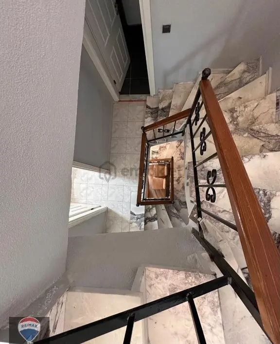 Kuşadası Karaova’da Eşyalı 3+1 Müstakil Ev 2 Banyo, 3 Wc, Balkon, Eşyalı Ve Hemen Taşınmaya Hazır 2