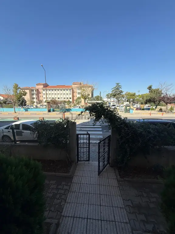 Ege Emlak'tan Meslek Lisesi Karşısında Ara Kat 2+1 Satılık Daire 2