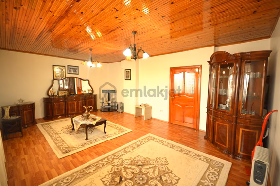 Satılık 190 M² Merkezde Özel Yapı İki Aileye Uygn 4+1 Lüks Daire 1