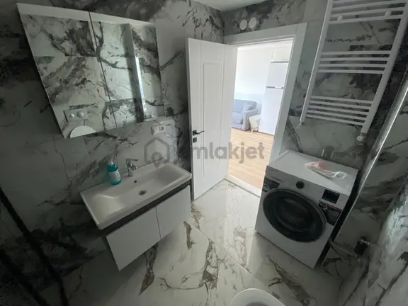 Revizyon'dan Şehir Merkezinde **1+1 Eşyalı Kiralık Daire** 2