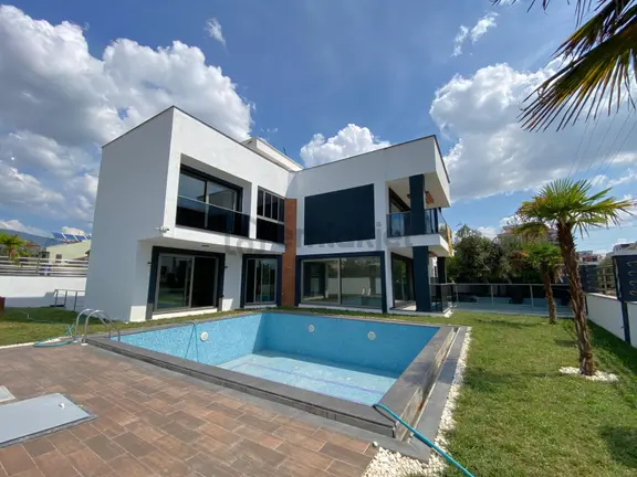 Jet'ten Emsalsiz Konumda Müstakil Havuzlu Özel Bahçeli Lüx Villa 1