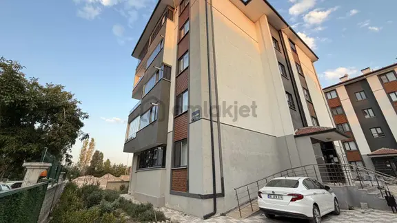 Meram Uluğbey Mh. Bakımlı Masrafsız Sil Otur 2+1 Satılık Daire 1