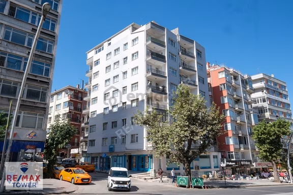 Maltepe'de Satılık 3+1 Konut&işyeri 1