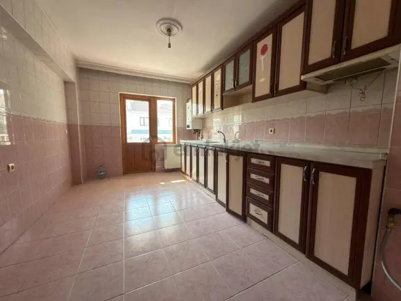 Merkezi Konumda Ebeveyn Banyolu Krediye Uygun Satılık 4+1 160 M2 1