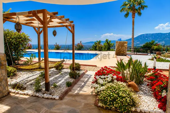 Alanya Kargıcakta Panoramik Deniz Manzaralı Şömineli 3+1 Villa 2