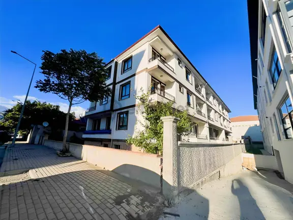 Remax Dem'den Ordu Caddesinde 2+0 Kiralık Eşyalı Daire 1