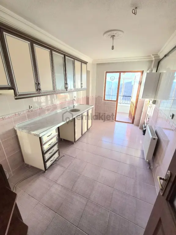 Yeşilkuşak Cadde Üzerinde 3.kat Park Manzaralı 3+1 Satılık Daire 1