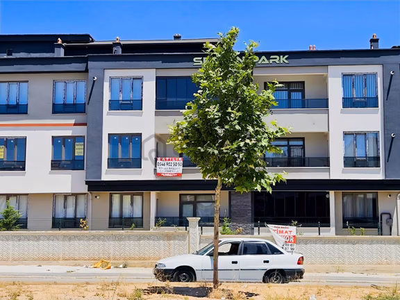 Mete Konakları Yakını Cadde Cepheli Kapalıotoparklı Arakat 3+1 1