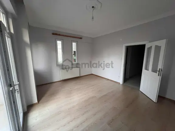 Üsküdar Çengelköy Güzeltepe Kiralık 2+1 Daire Balkonlu Ferah 1