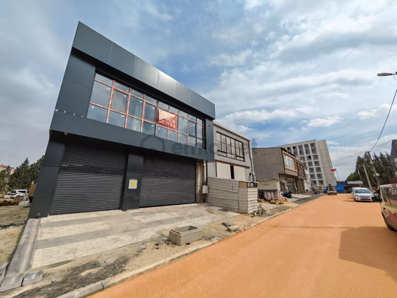 Rw Lıfe// Baksan Sanayi Sitesinde 500m2 Kiralık Sıfır Dükkan 1