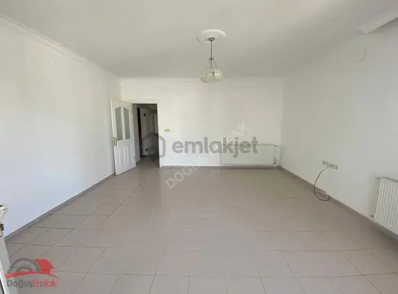 Doğuş Emlak'tan Kiralık Merkezi Konum Denize 200 M Temiz 2+1 2