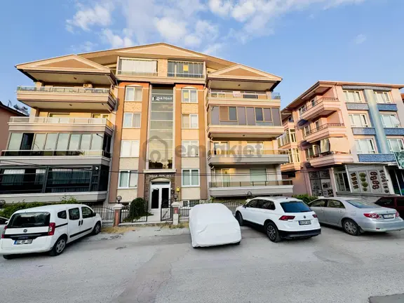 Sağlam Emlaktan Fatihte Kiralık Lüks 5+1dubleks Daire 1