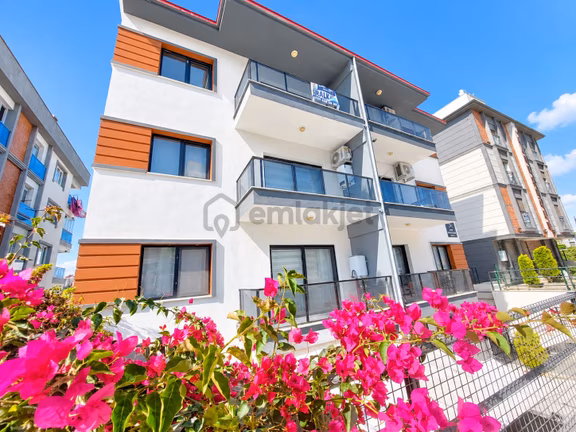 Kuşadası Değirmender'de Havuzlu Site'de 2+1 Kiralık Daire 1