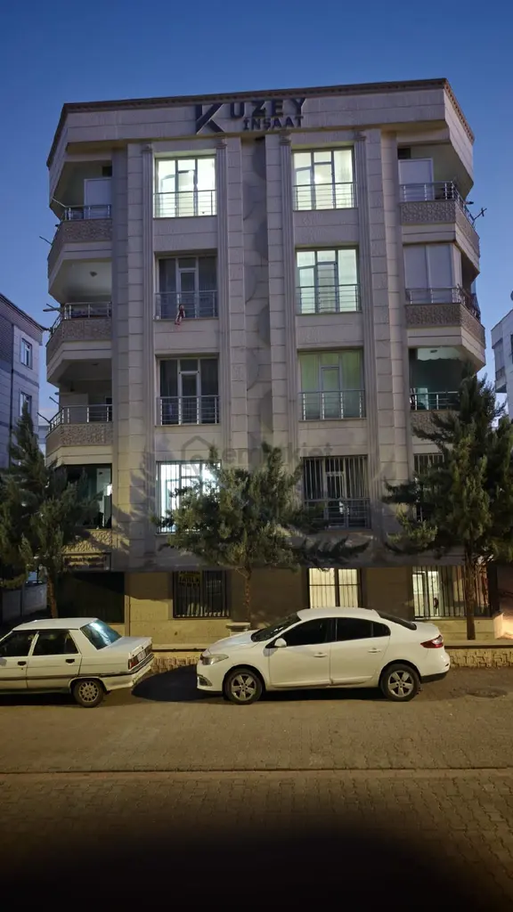 Eryavuz Dan Sırrın Mah. Sırrın İl Jandarma Karşısında,geniş 2+1 Odalı, Arakat Uygun Daire 1