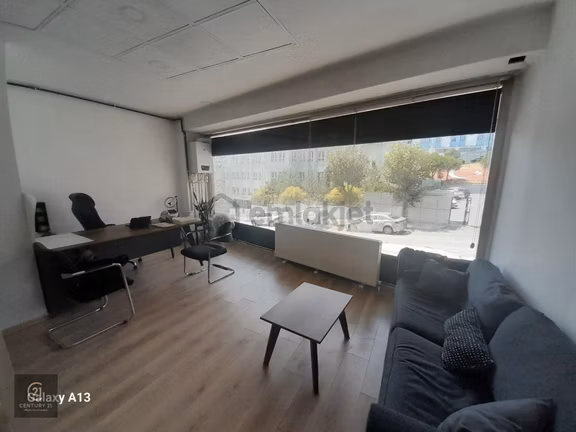 Kemerburgaz Cad Üzeri Tabela Değeri Yüksek Yoğun Yaya Trafiğinde 2