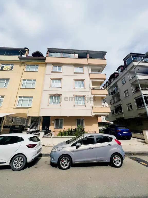 Bahçelievlerde İçi Yenilenmiş, Satılık 3+1 Daire 1
