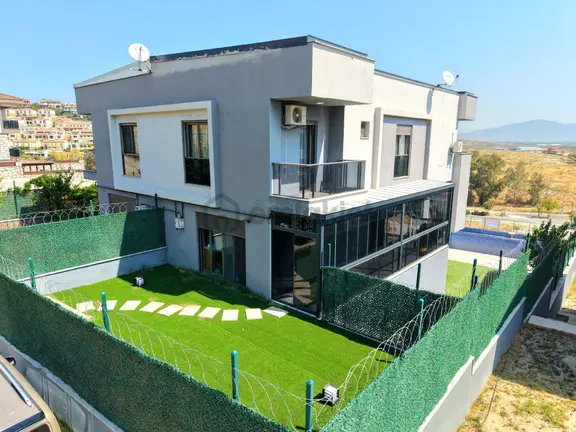 Villakent'te 3+2 Havuzlu Villa 2