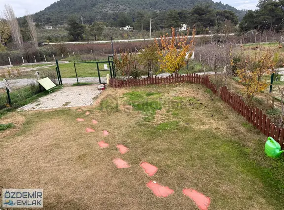 Yeniköy Yolu Üzerinde 55 M2 Komple Eşyalı Ahşap Evli Bahçe 2