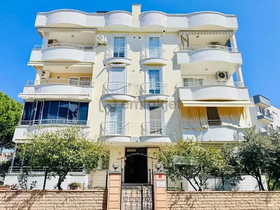 Edremit İkizçay'da Satılık 220 M² Geniş Teraslı 4+1 Daire 1