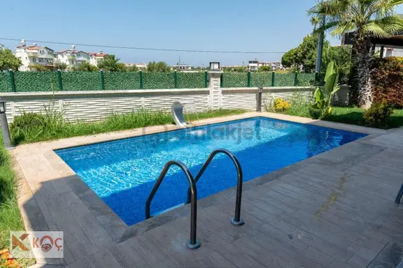Kuşadasın'da Satılık Özel Havuzlu 4+1 Villa 2