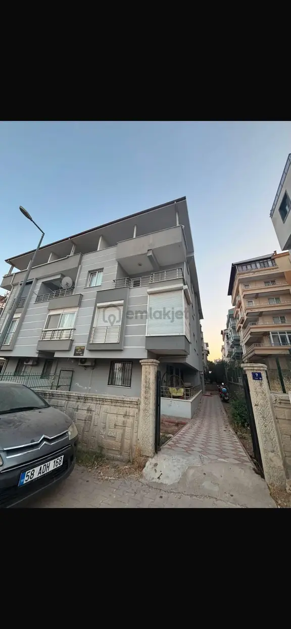 Didimde Merkezi Konumda Efeler Mahallesinde Çok Büyük Geniş Dubleks Daire 1