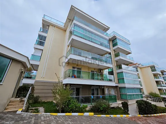 Kuşadası Ege Mah. Kaloriferli Havuzlu Sitede Kiralık 3+1 Daire 1
