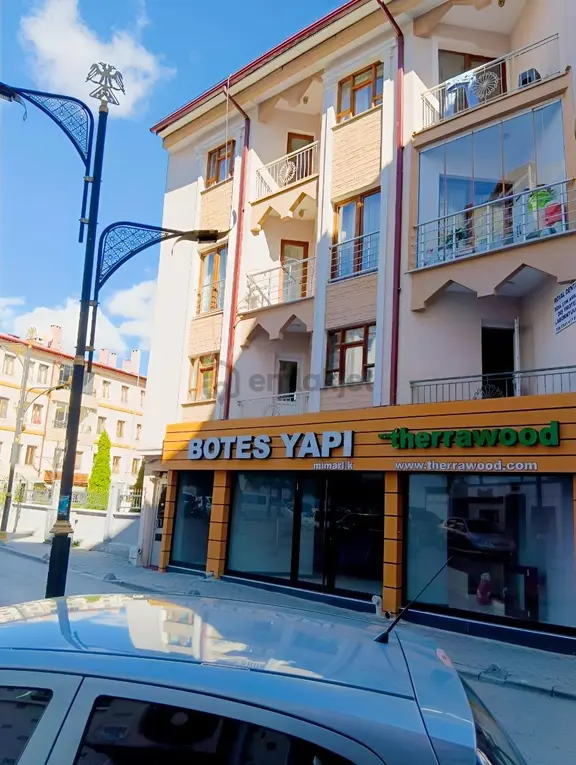 Karahan Emlak'tan Çarşı İçinde 3+1 Yapılı Lüks Daire-ofis 1