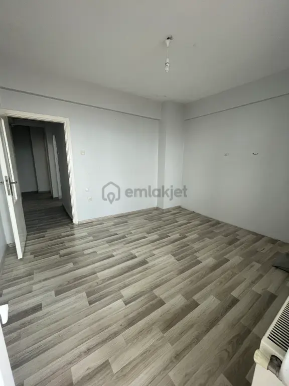 Küçükçekmece Aşık Veysel Caddesi'nde Göl Manzaralı 2+1 • 100 M² • 6. Kat • Balkonlu 2